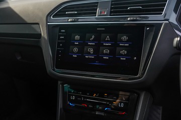 https://vehicle-cdn.autoleague.cloud/32225_81010190_17.jpg