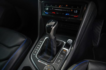 https://vehicle-cdn.autoleague.cloud/32225_81010190_18.jpg
