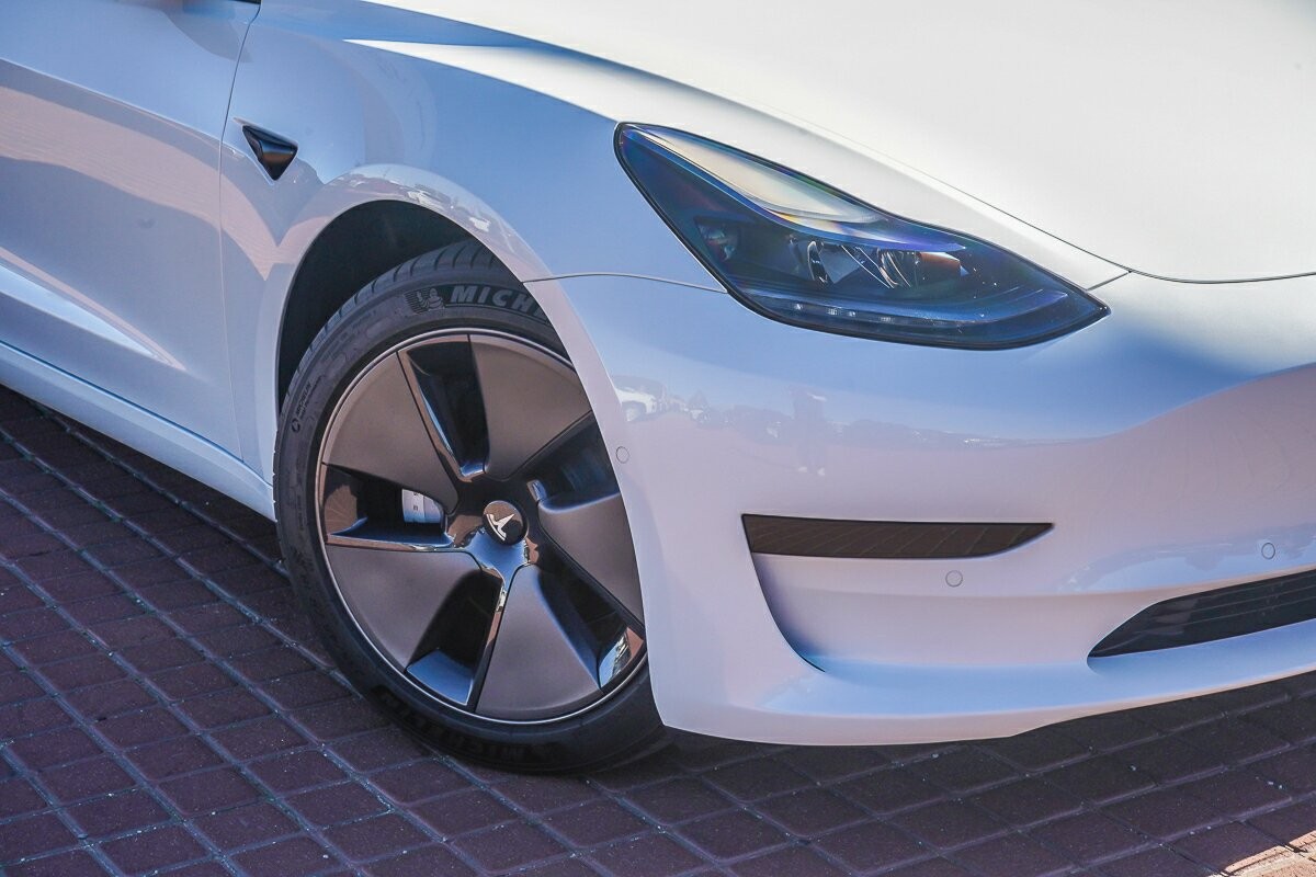 Tesla Model 3 image 2