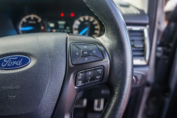 https://vehicle-cdn.autoleague.cloud/32225_81010194_12.jpg