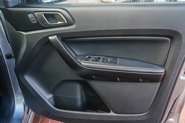 https://vehicle-cdn.autoleague.cloud/32225_81010194_9.jpg