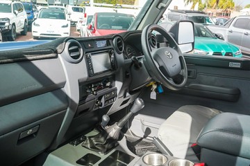 https://vehicle-cdn.autoleague.cloud/32225_81010202_26.jpg