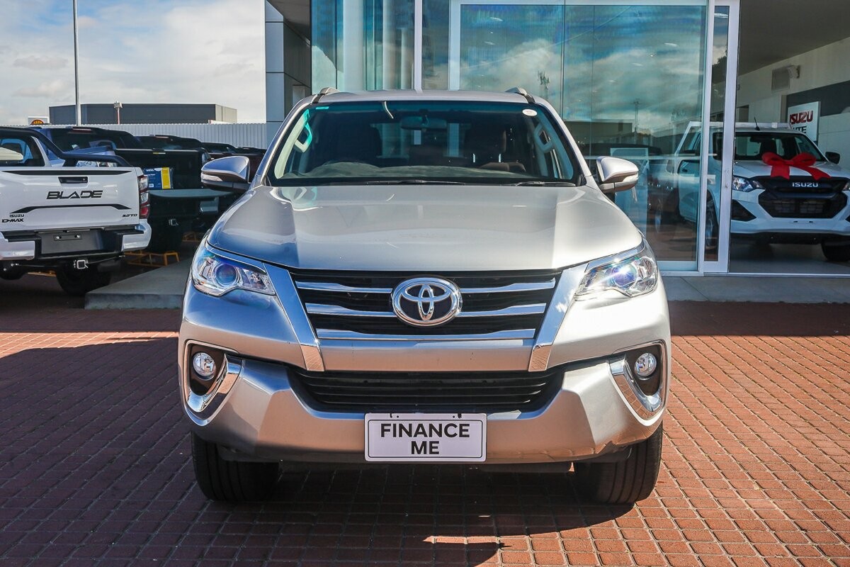 Toyota Fortuner image 3