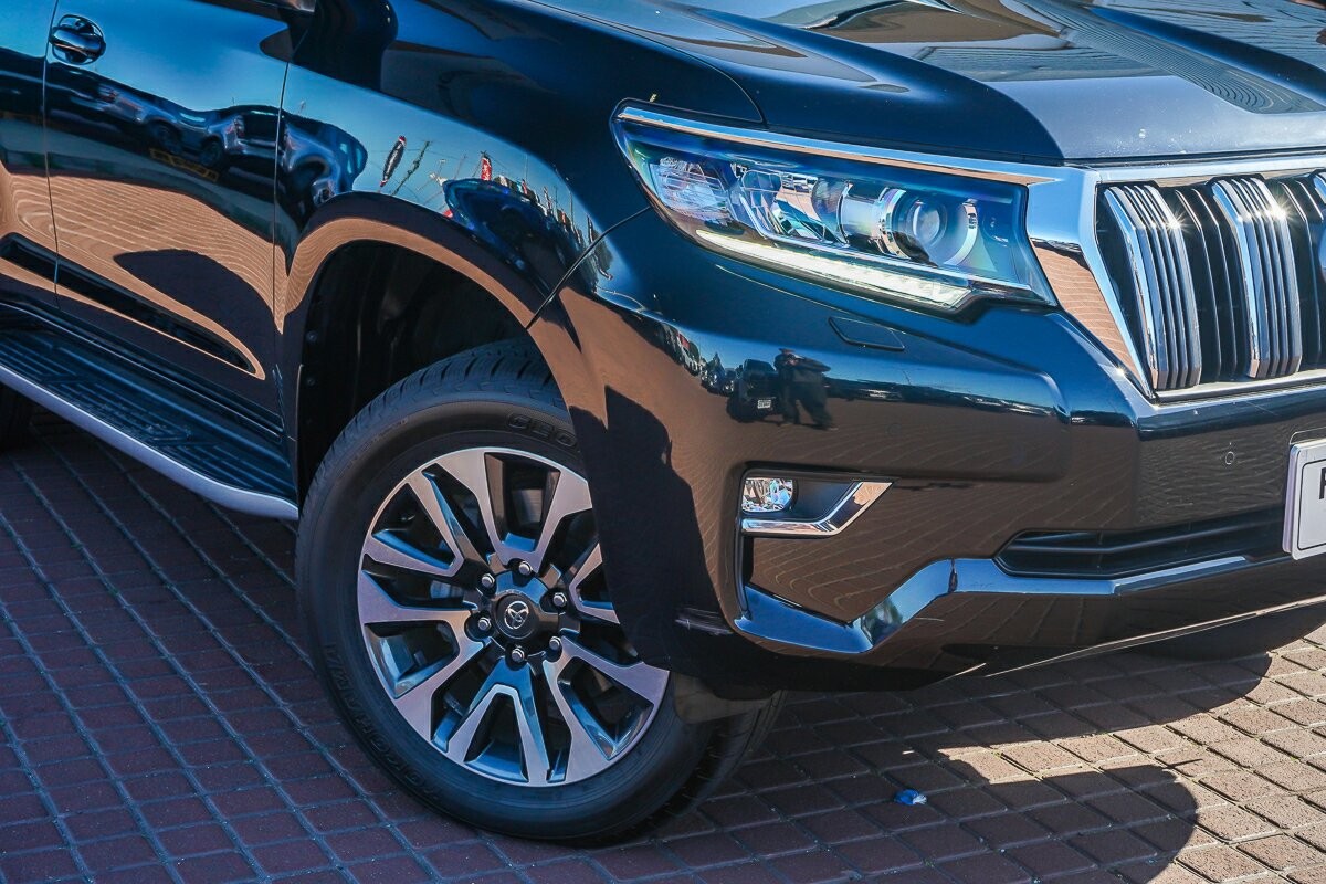 Toyota Landcruiser Prado image 2