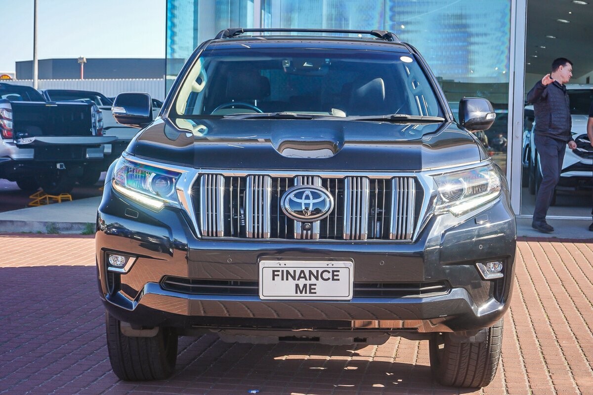 Toyota Landcruiser Prado image 3