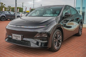 https://vehicle-cdn.autoleague.cloud/32225_81010219_4.jpg