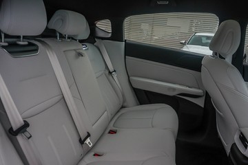 https://vehicle-cdn.autoleague.cloud/32225_81010219_9.jpg