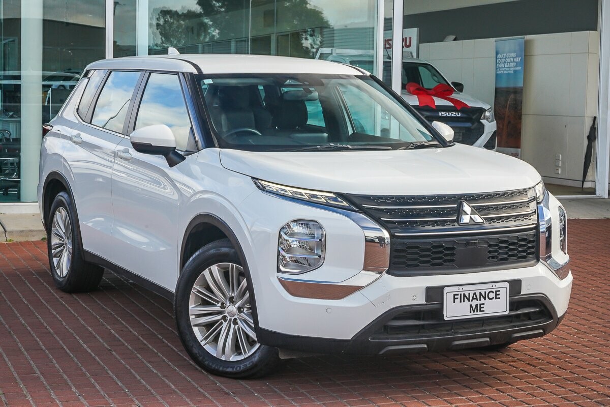 Mitsubishi Outlander image 1