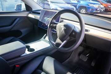 https://vehicle-cdn.autoleague.cloud/32225_81010230_12.jpg