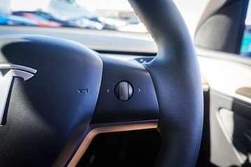 https://vehicle-cdn.autoleague.cloud/32225_81010230_15.jpg