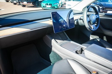 https://vehicle-cdn.autoleague.cloud/32225_81010230_20.jpg