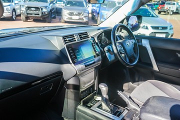 https://vehicle-cdn.autoleague.cloud/32225_81010233_20.jpg