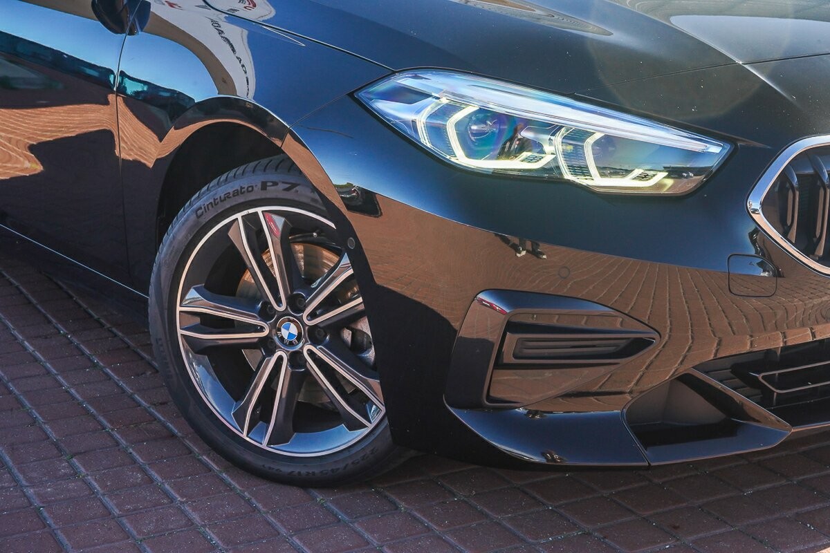 BMW 2 Series image 2