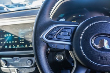 https://vehicle-cdn.autoleague.cloud/32225_81010242_15.jpg