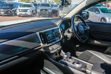 https://vehicle-cdn.autoleague.cloud/32225_81010242_20.jpg