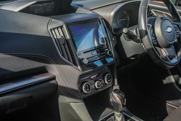 https://vehicle-cdn.autoleague.cloud/32225_81010247_21.jpg