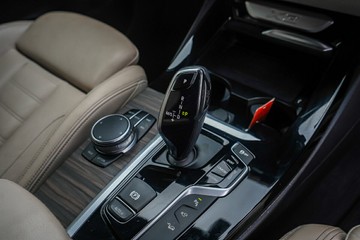 https://vehicle-cdn.autoleague.cloud/32225_81010254_18.jpg