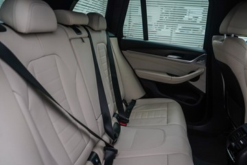 https://vehicle-cdn.autoleague.cloud/32225_81010254_9.jpg
