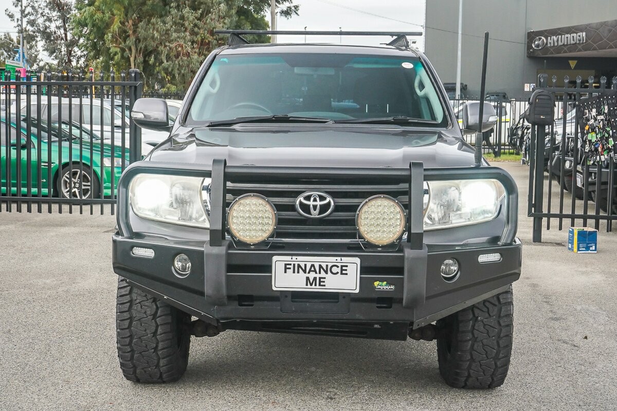 Toyota Landcruiser image 3