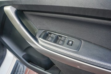 https://vehicle-cdn.autoleague.cloud/32225_81010267_12.jpg