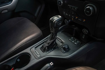 https://vehicle-cdn.autoleague.cloud/32225_81010267_18.jpg