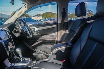 https://vehicle-cdn.autoleague.cloud/32225_81010280_12.jpg