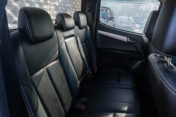 https://vehicle-cdn.autoleague.cloud/32225_81010280_14.jpg