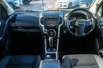 https://vehicle-cdn.autoleague.cloud/32225_81010280_15.jpg