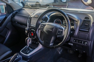 https://vehicle-cdn.autoleague.cloud/32225_81010280_17.jpg