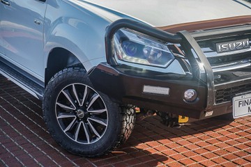 https://vehicle-cdn.autoleague.cloud/32225_81010280_2.jpg