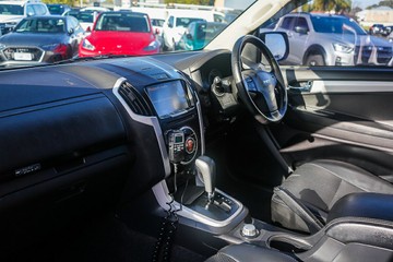 https://vehicle-cdn.autoleague.cloud/32225_81010280_9.jpg