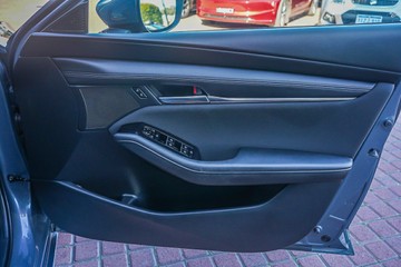 https://vehicle-cdn.autoleague.cloud/32225_81010281_11.jpg