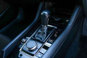 https://vehicle-cdn.autoleague.cloud/32225_81010281_18.jpg