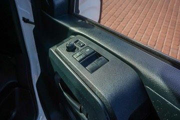 https://vehicle-cdn.autoleague.cloud/32225_81010282_12.jpg