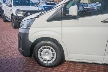 https://vehicle-cdn.autoleague.cloud/32225_81010282_5.jpg
