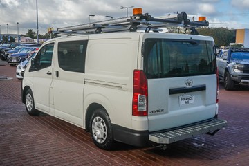 https://vehicle-cdn.autoleague.cloud/32225_81010282_6.jpg