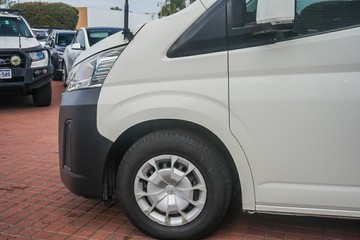 https://vehicle-cdn.autoleague.cloud/32225_81010283_5.jpg