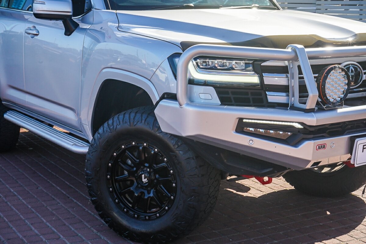 Toyota Landcruiser image 2