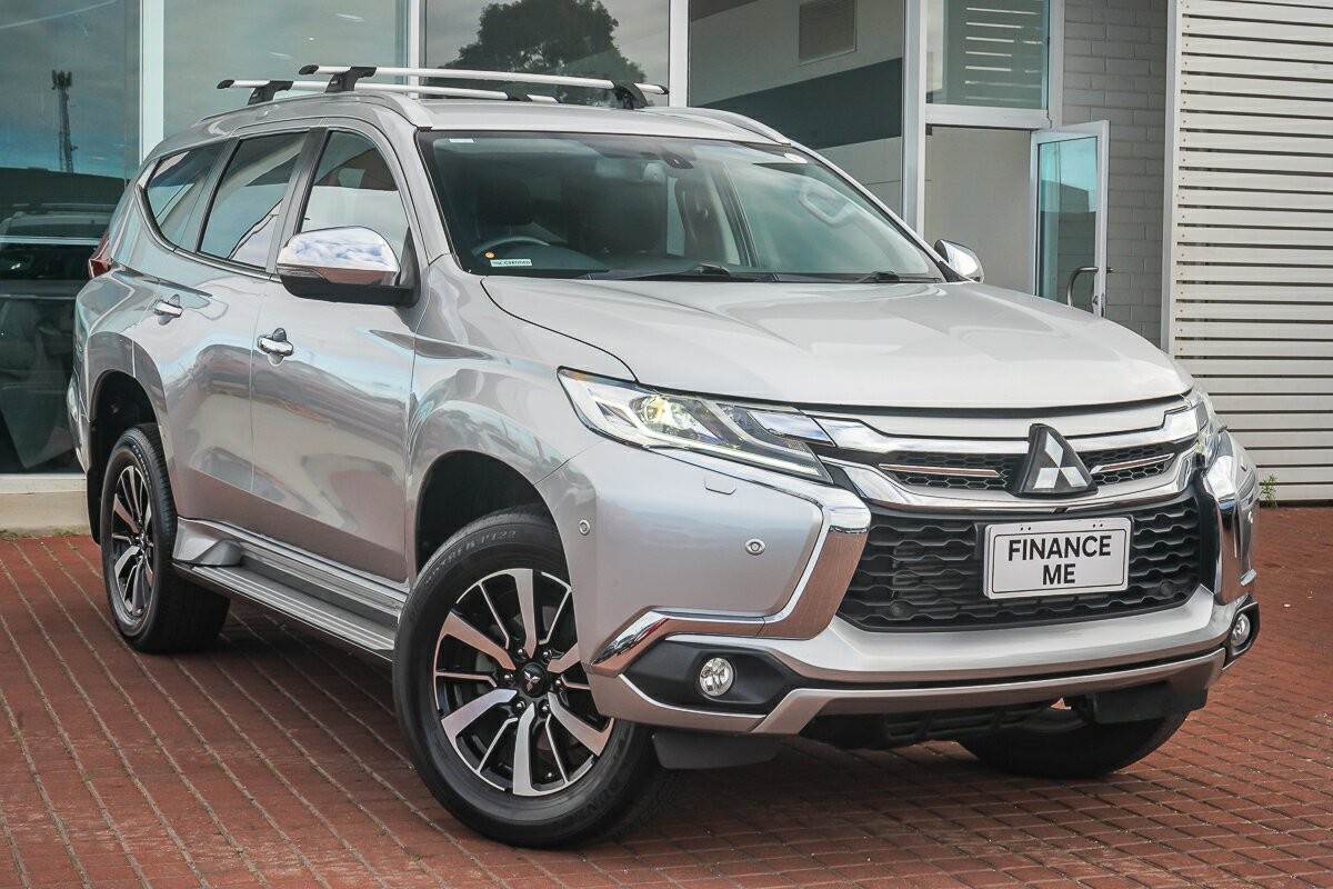 Mitsubishi Pajero Sport image 1