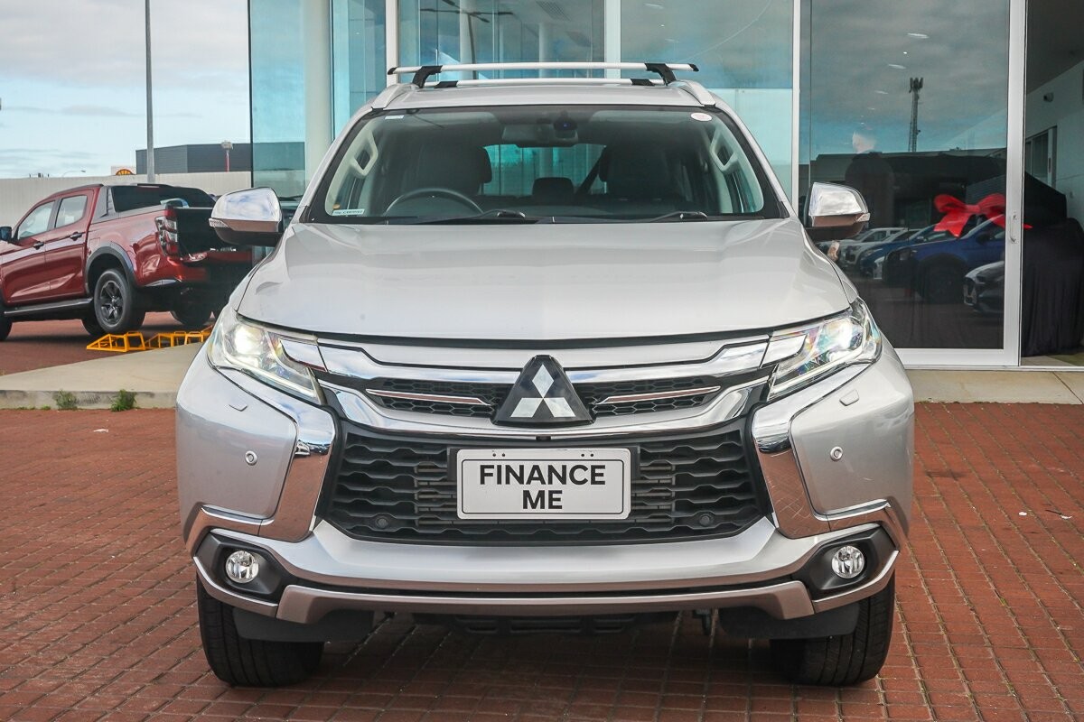 Mitsubishi Pajero Sport image 3