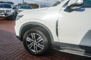 https://vehicle-cdn.autoleague.cloud/32225_81010324_5.jpg