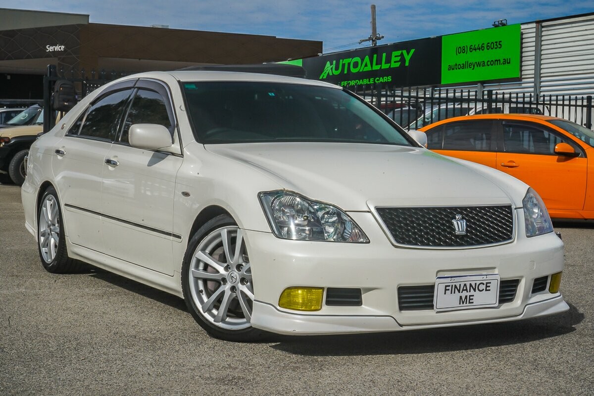Toyota Crown image 1