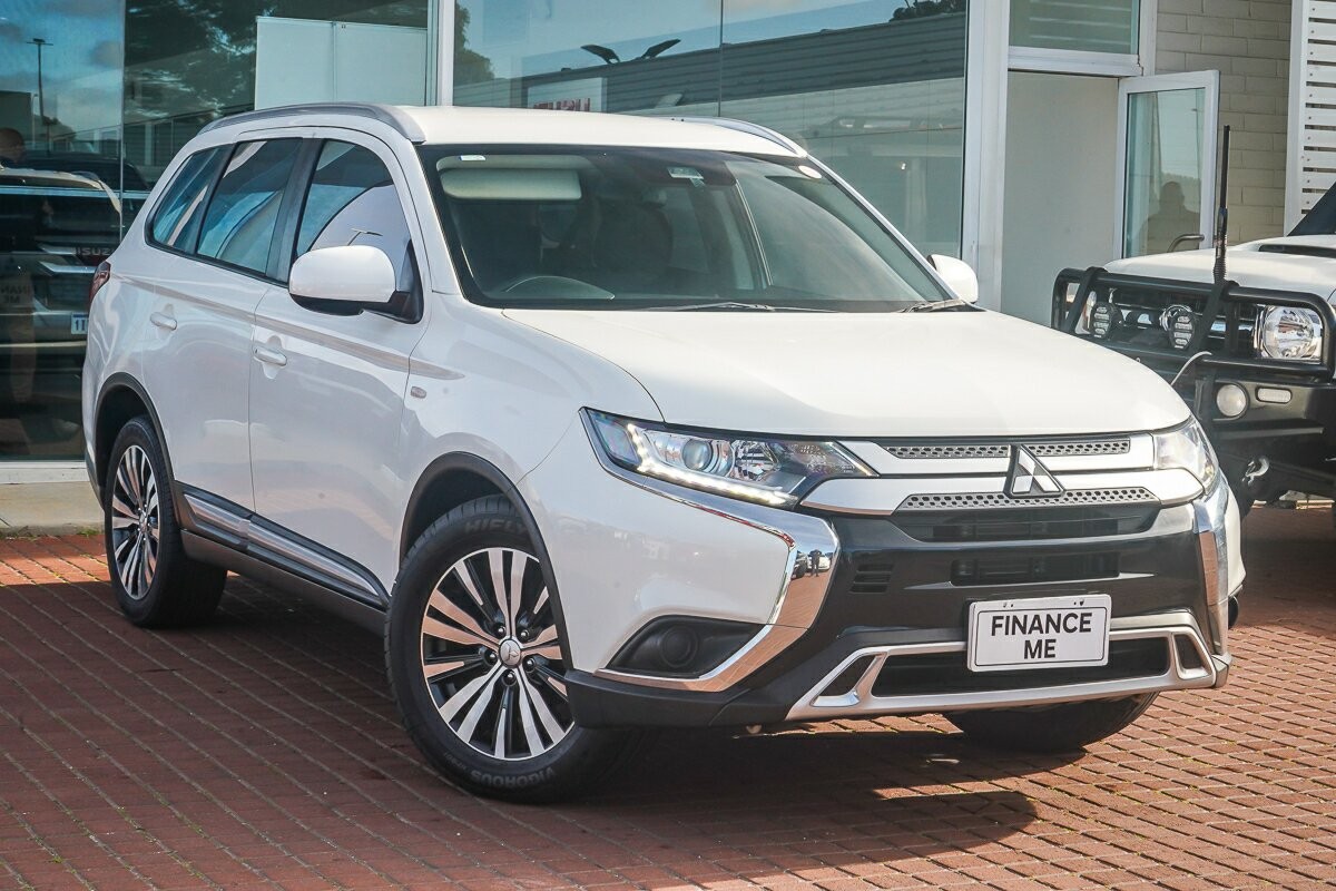 Mitsubishi Outlander image 1