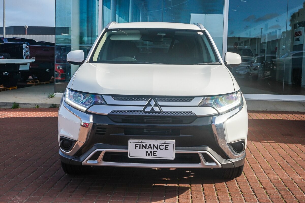Mitsubishi Outlander image 3