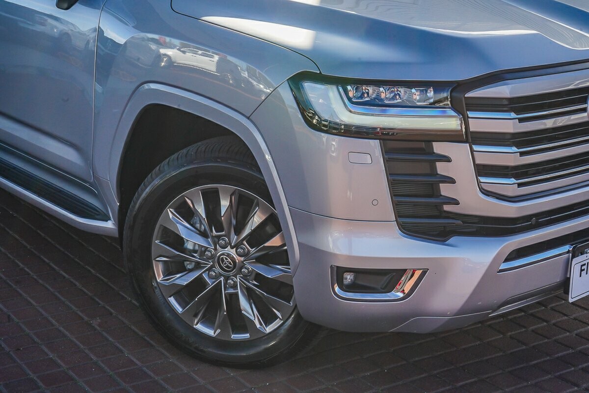 Toyota Landcruiser image 2