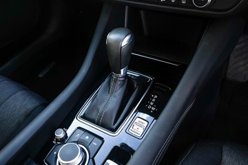 https://vehicle-cdn.autoleague.cloud/32225_81010338_18.jpg