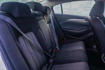 https://vehicle-cdn.autoleague.cloud/32225_81010338_9.jpg