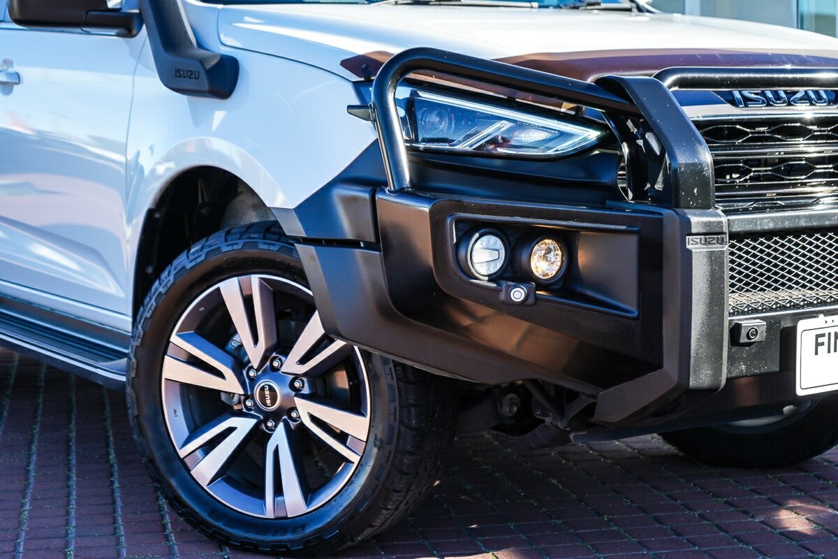 Isuzu Mu-x image 2