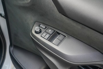 https://vehicle-cdn.autoleague.cloud/32225_81010347_11.jpg