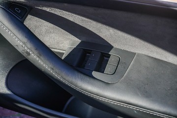 https://vehicle-cdn.autoleague.cloud/32225_81010348_12.jpg